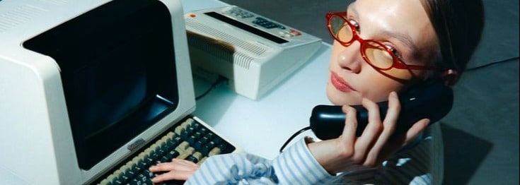 A Do Estate advisor on the phone at her desk